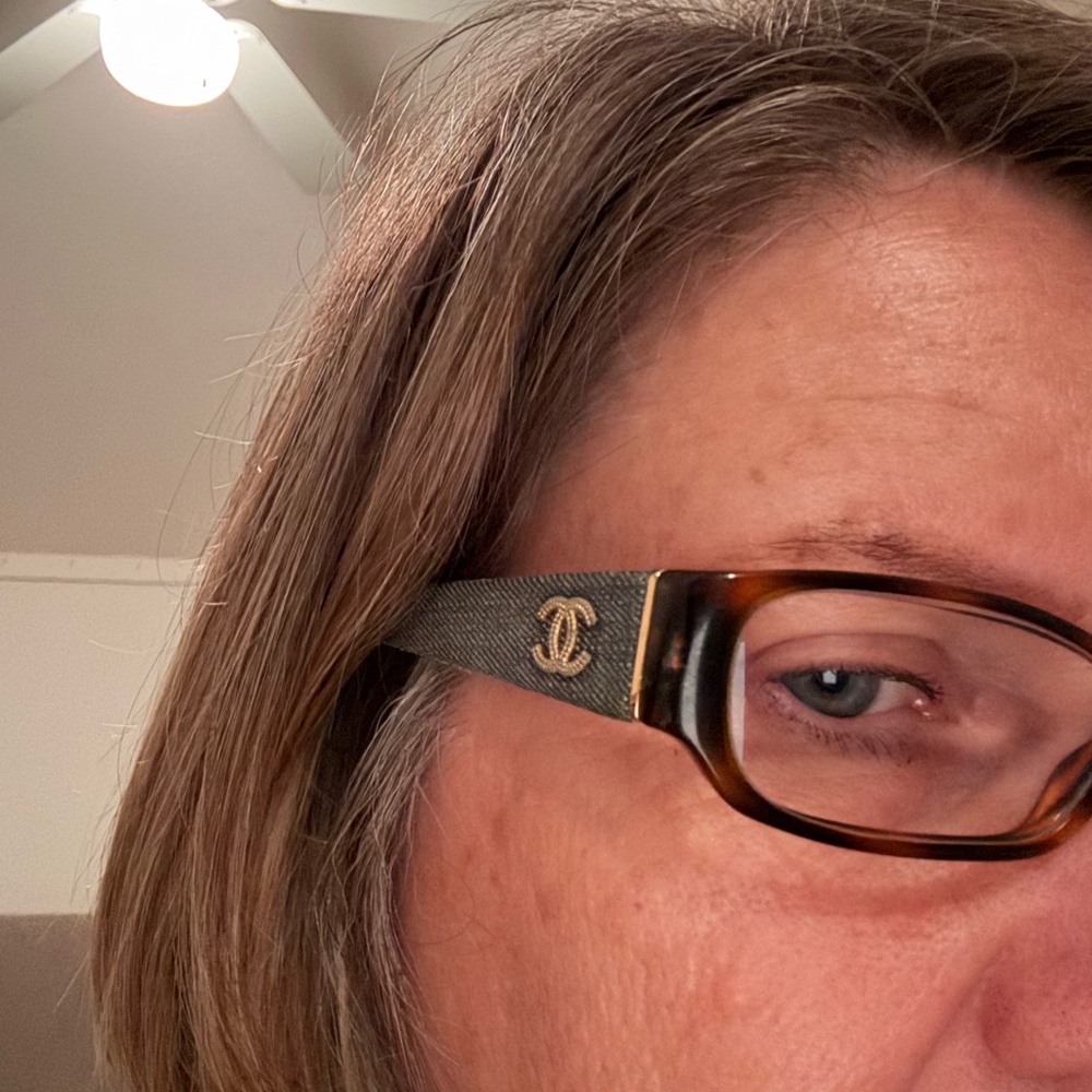 CHANEL Tortoiseshell brown and gold accent Glasses. Classic. - Picture 10 of 10